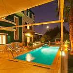 Nyaraló Beach Front Home In Split With Sauna