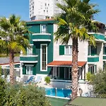Nyaraló Beach Front Home In Split With Sauna *