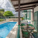 Nyaraló Beach Front Home In Split With Sauna Split
