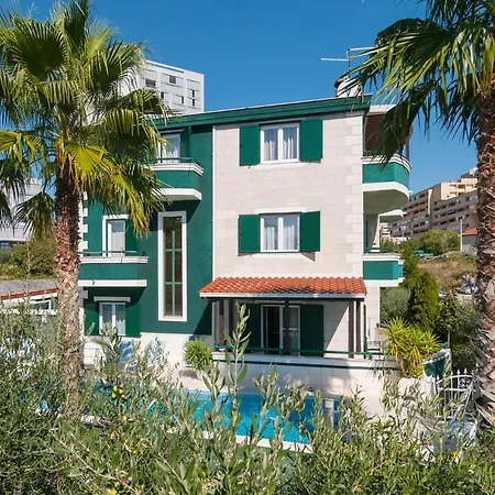 Nyaraló Beach Front Home In Split With Sauna