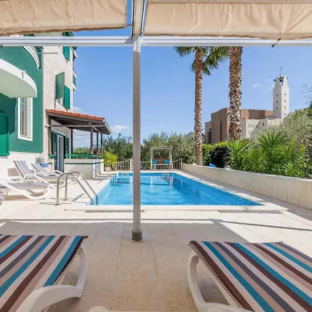 Ferienhaus Awesome In With Sauna Split