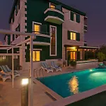 Beach Front Home In Split With Sauna * Spalato