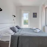 Beach Front Home In Split With Sauna Casa vacanze