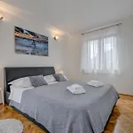 Beach Front Home In Split With Sauna Casa vacanze