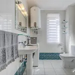 Beach Front Home In Split With Sauna Casa vacanze Spalato