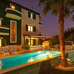 Beach Front Home In Split With Sauna Spalato