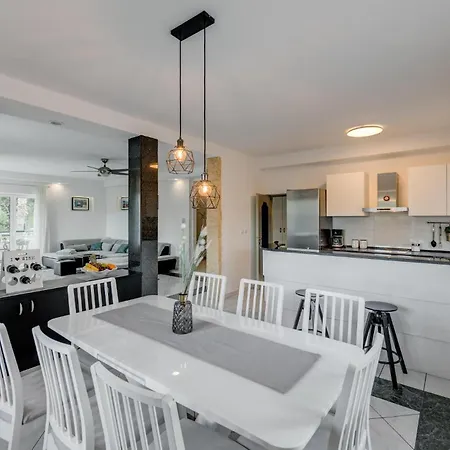 Vakantiehuis Awesome In With Sauna