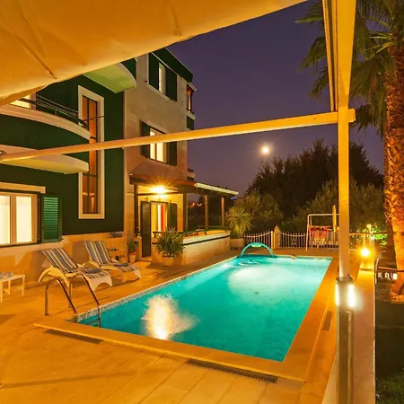 Tatil Evi Front In With Sauna