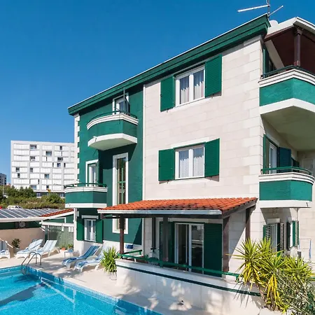 Beach Front Home In Split With Sauna Casa vacanze