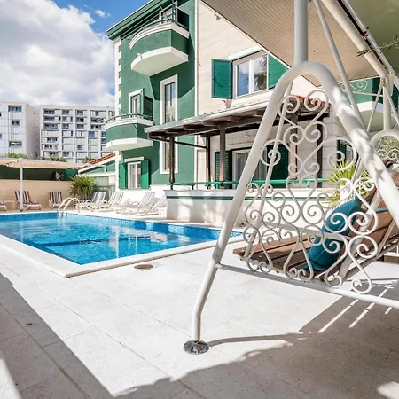 Будинок відпочинку Awesome In With Sauna Спліт