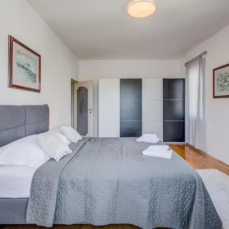 Awesome In With Sauna בית נופש ספליט