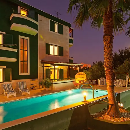 Awesome In With Sauna Спліт